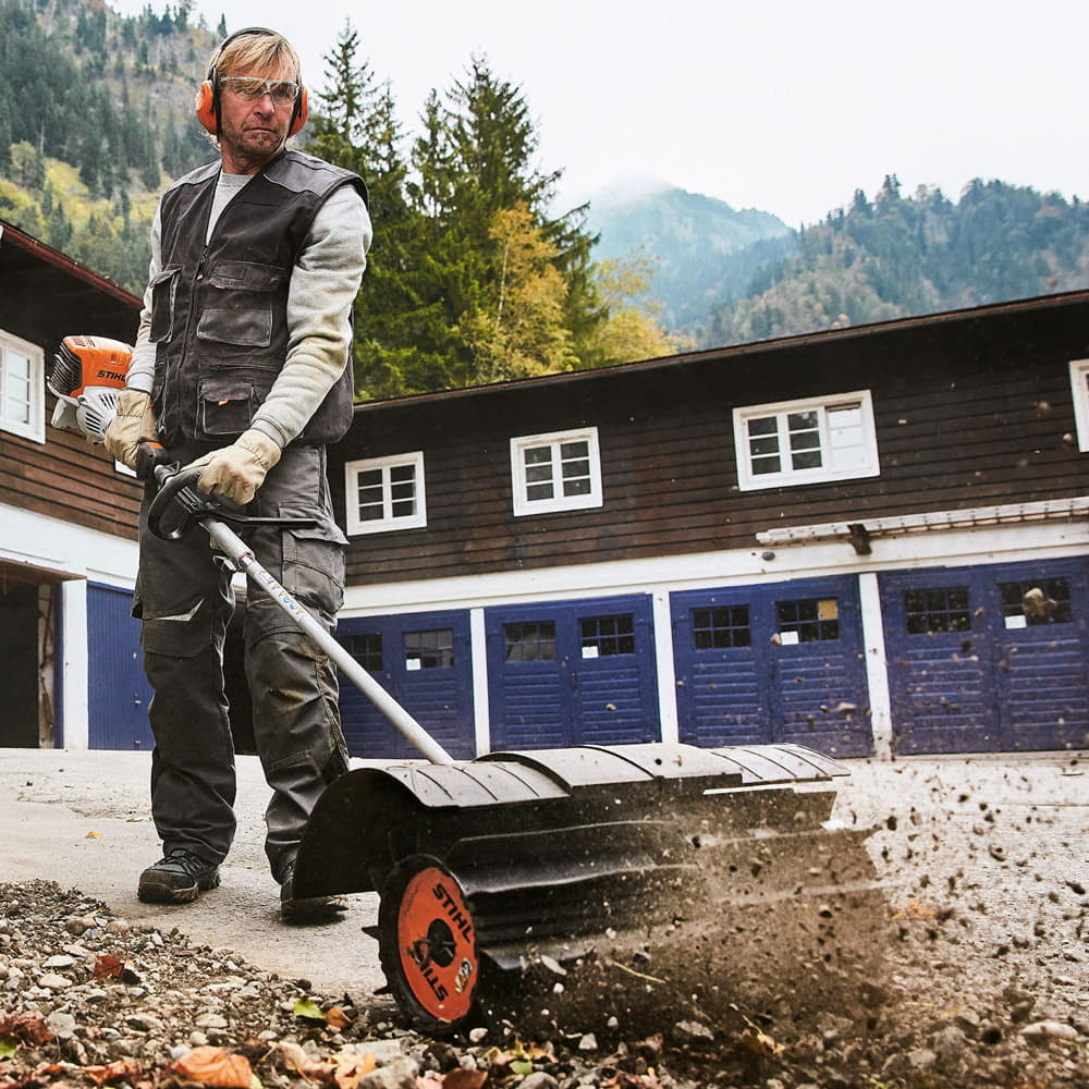 Stihl KM 131R med feietrommel