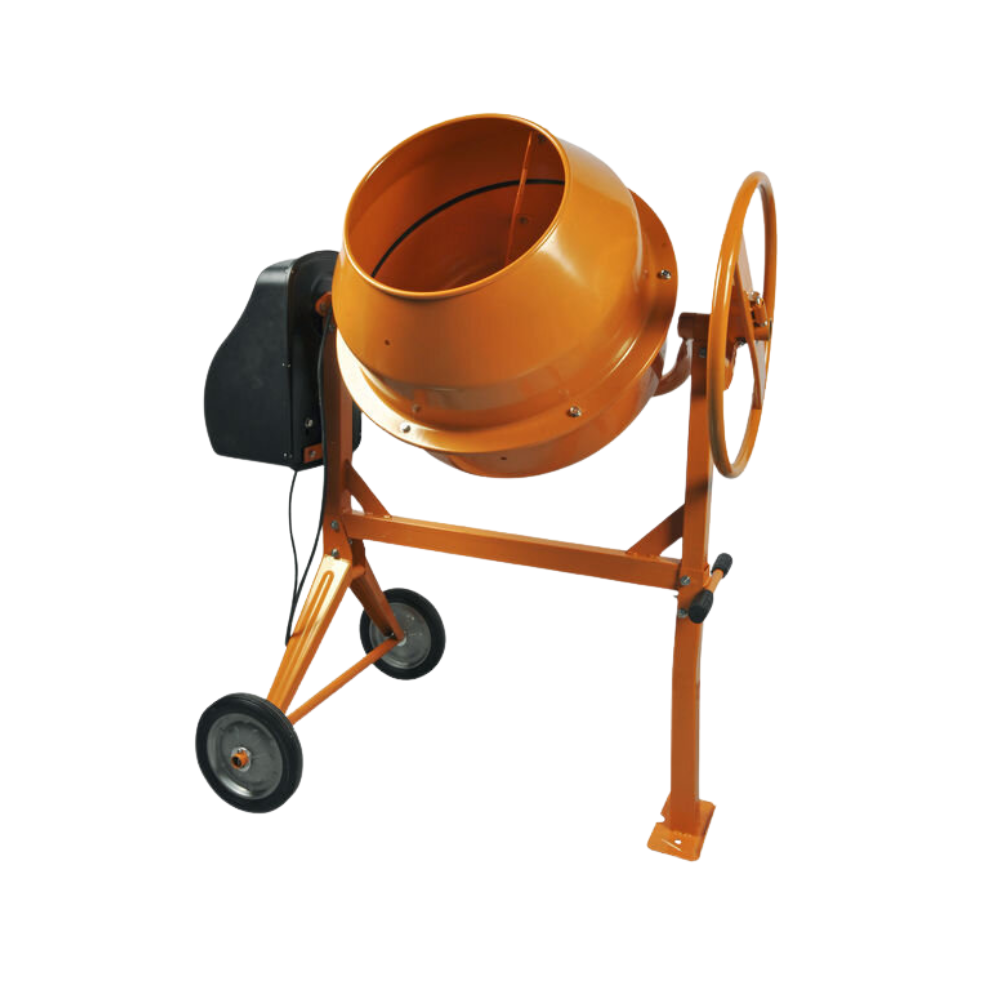Bilde av en oransje sementblander med hjul og manuell dreiesveiv, tilgjengelig hos NHM Utstyr.